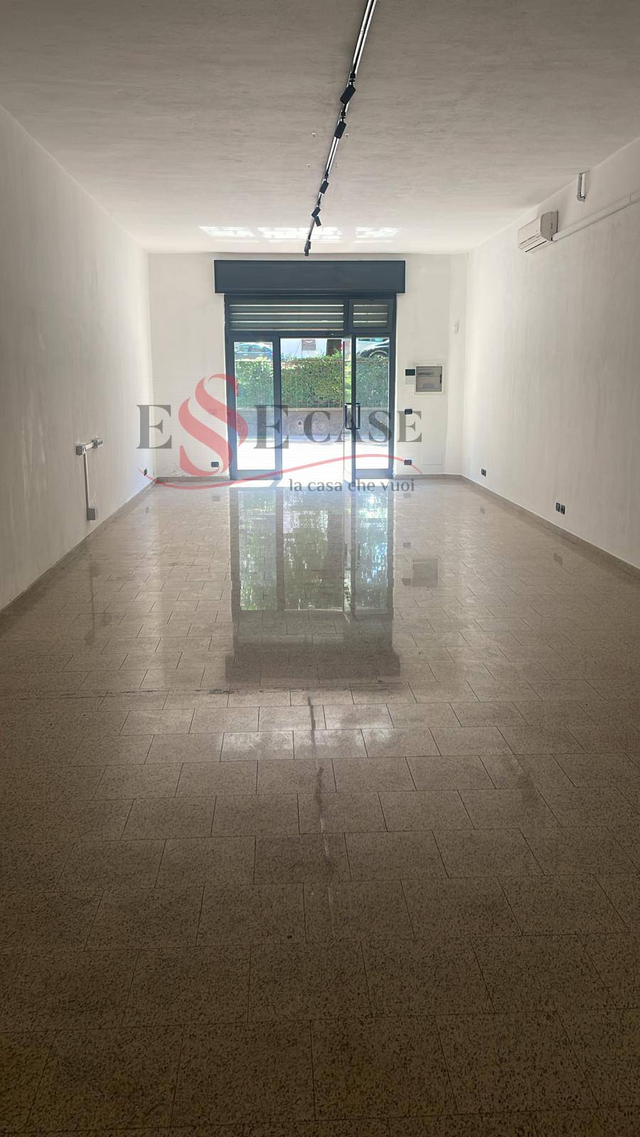 Attivit commerciale in affitto a Alzano Lombardo