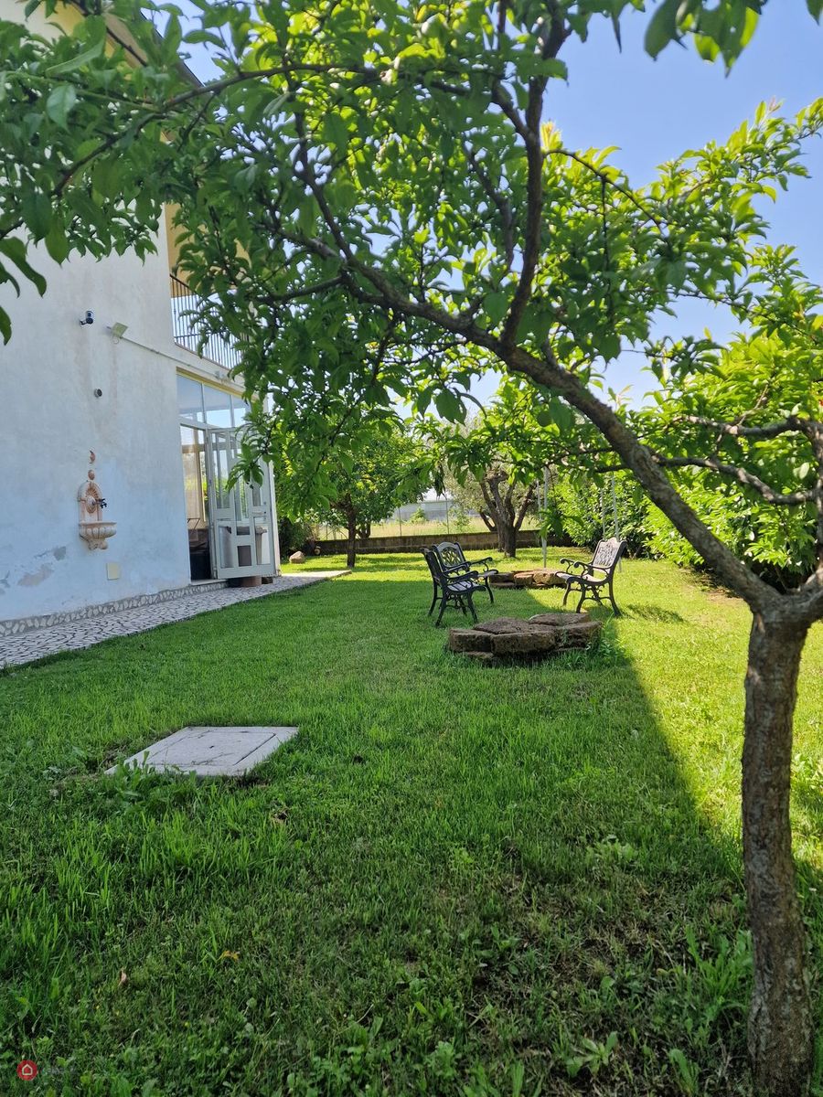 Villa con giardino a Corchiano