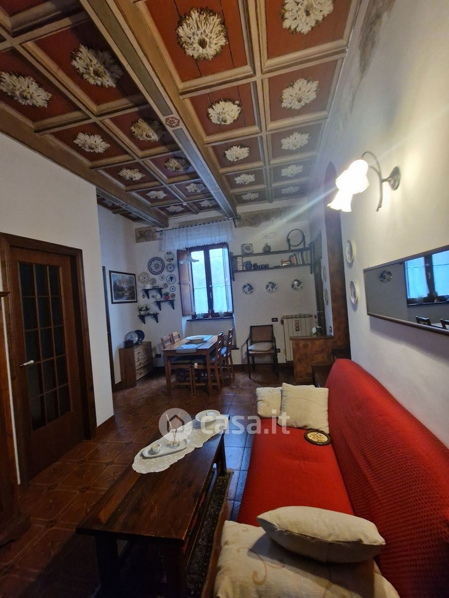 Trilocale arredato in affitto a Vallerano