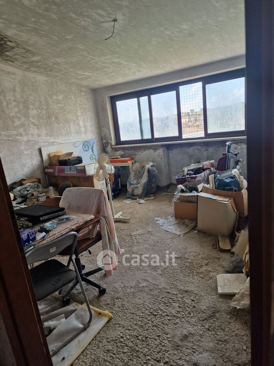 Trilocale da ristrutturare a Fabrica di Roma