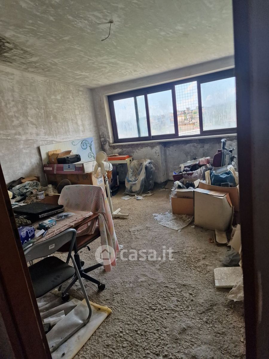 Trilocale da ristrutturare a Fabrica di Roma