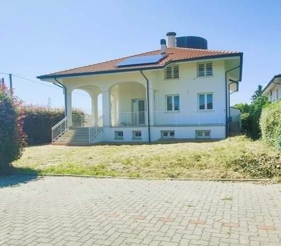 Villa con giardino a Montignoso