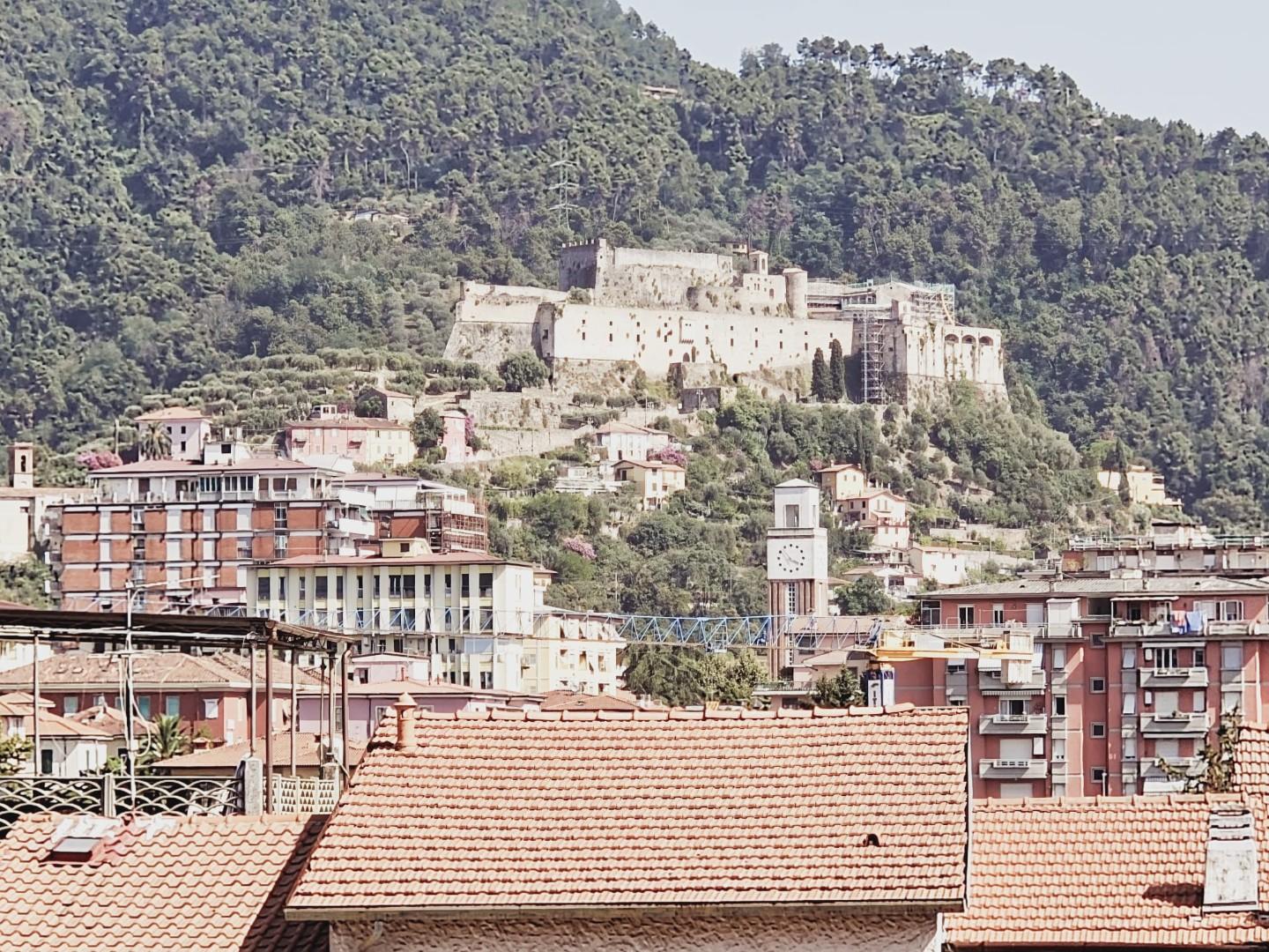 Casa indipendente con giardino a Massa