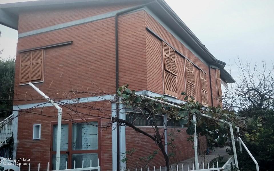 Casa indipendente con giardino, Massa zona viali