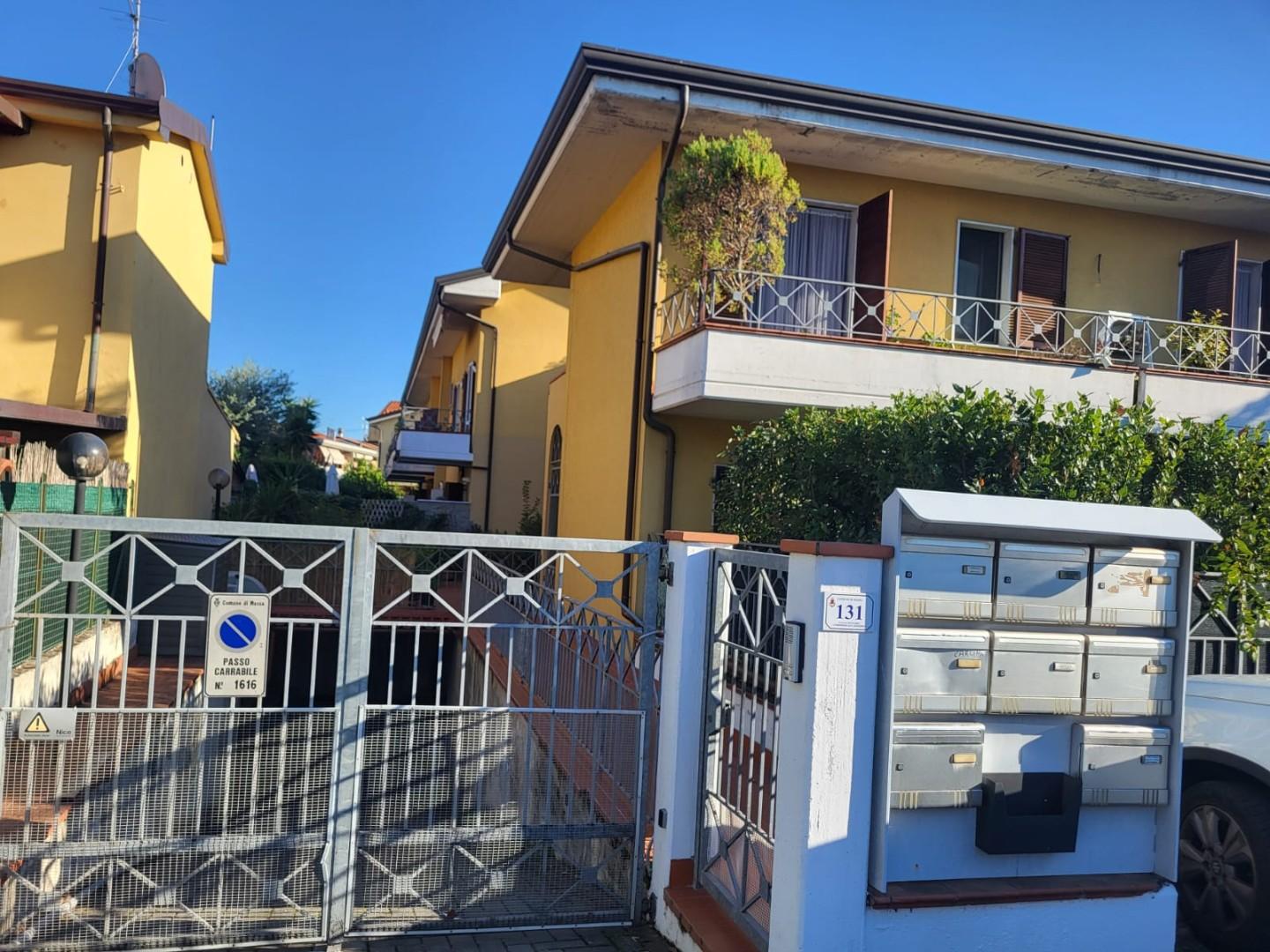 Villa con giardino, Massa marina di