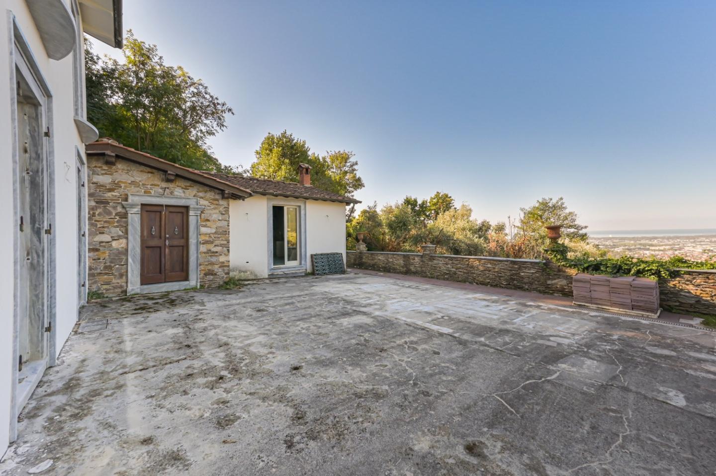 Villa con giardino a Massa