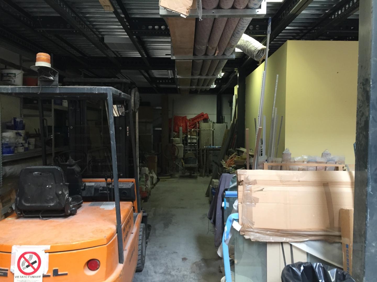 Capannone in vendita a Massa