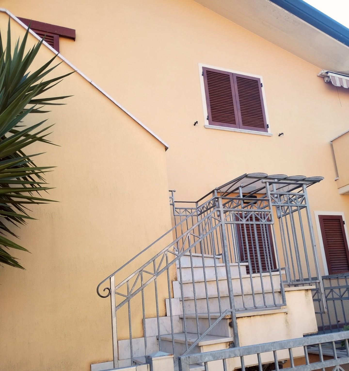 Appartamento in vendita, Massa marina di