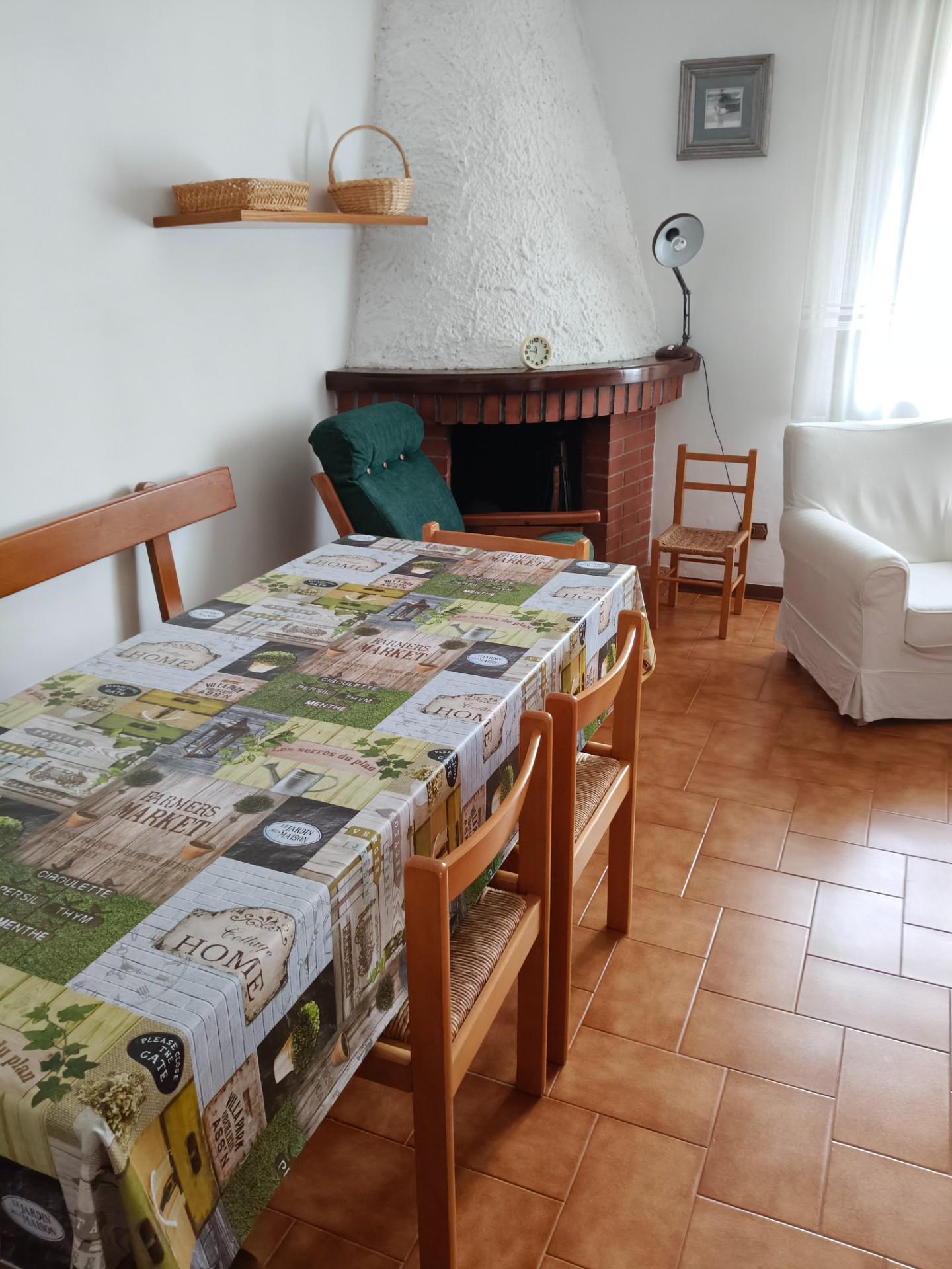 Quadrilocale arredato in affitto, Massa quercioli