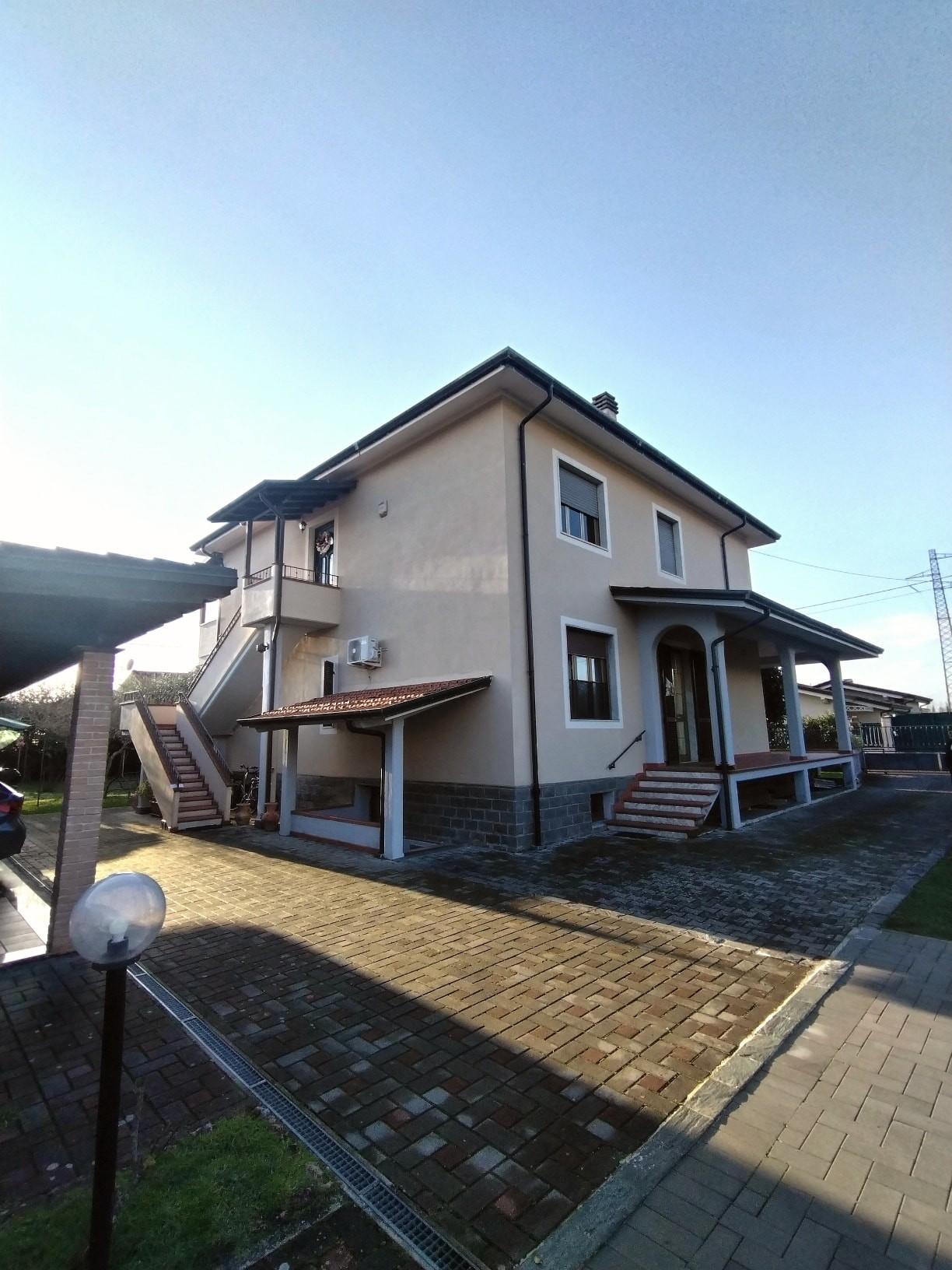 Villa con giardino, Massa marina di