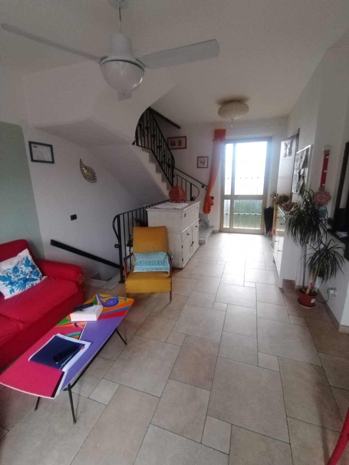 casa indipendente in vendita a Massa in zona Marina di Massa