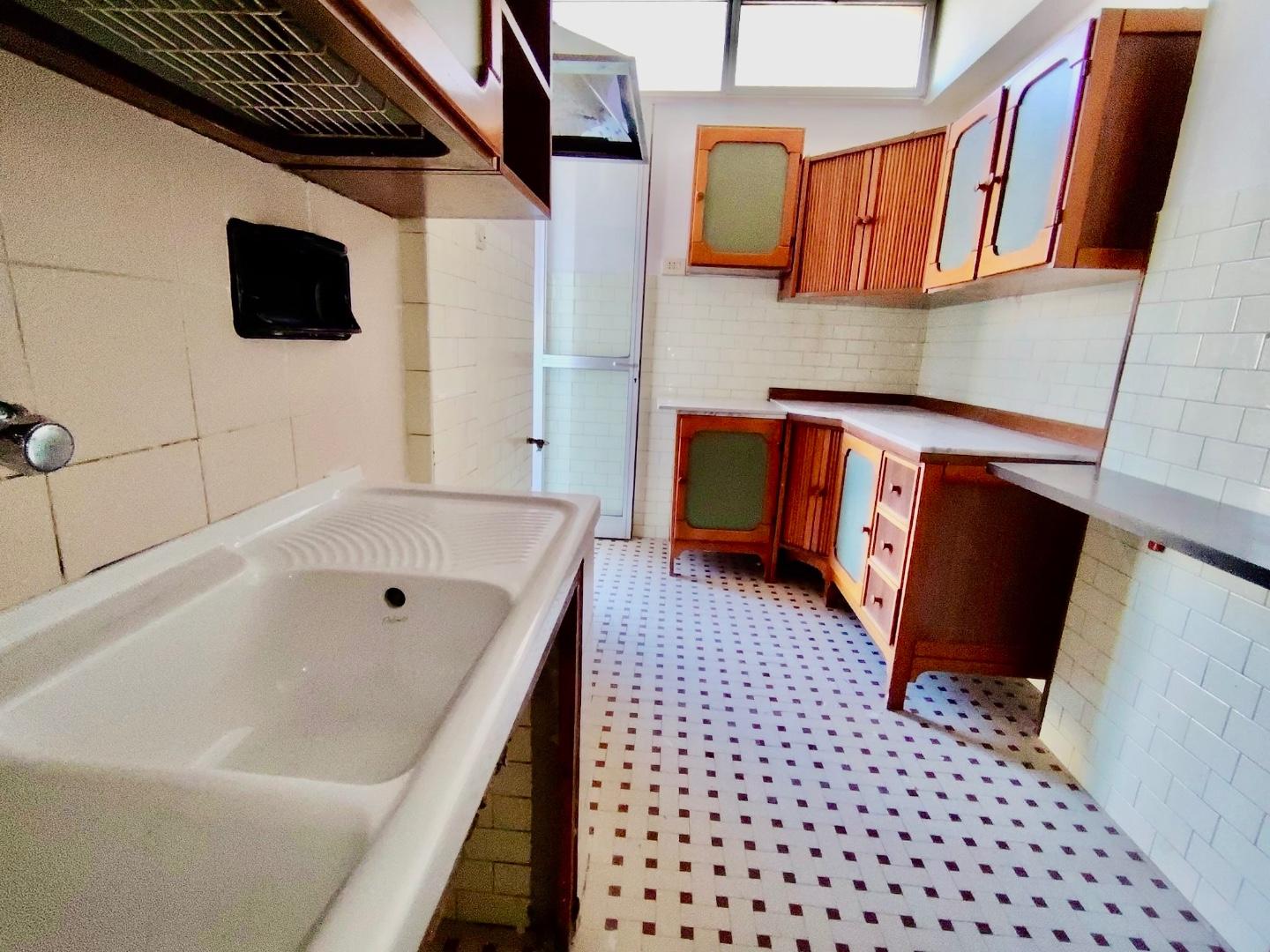 Appartamento con terrazzo, Massa centro