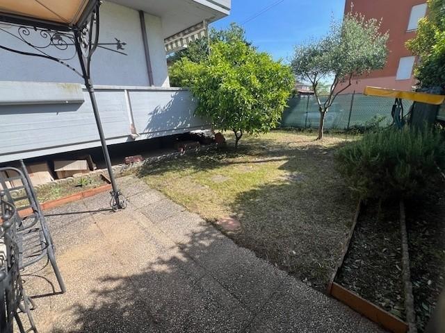 Quadrilocale con giardino, Massa quercioli