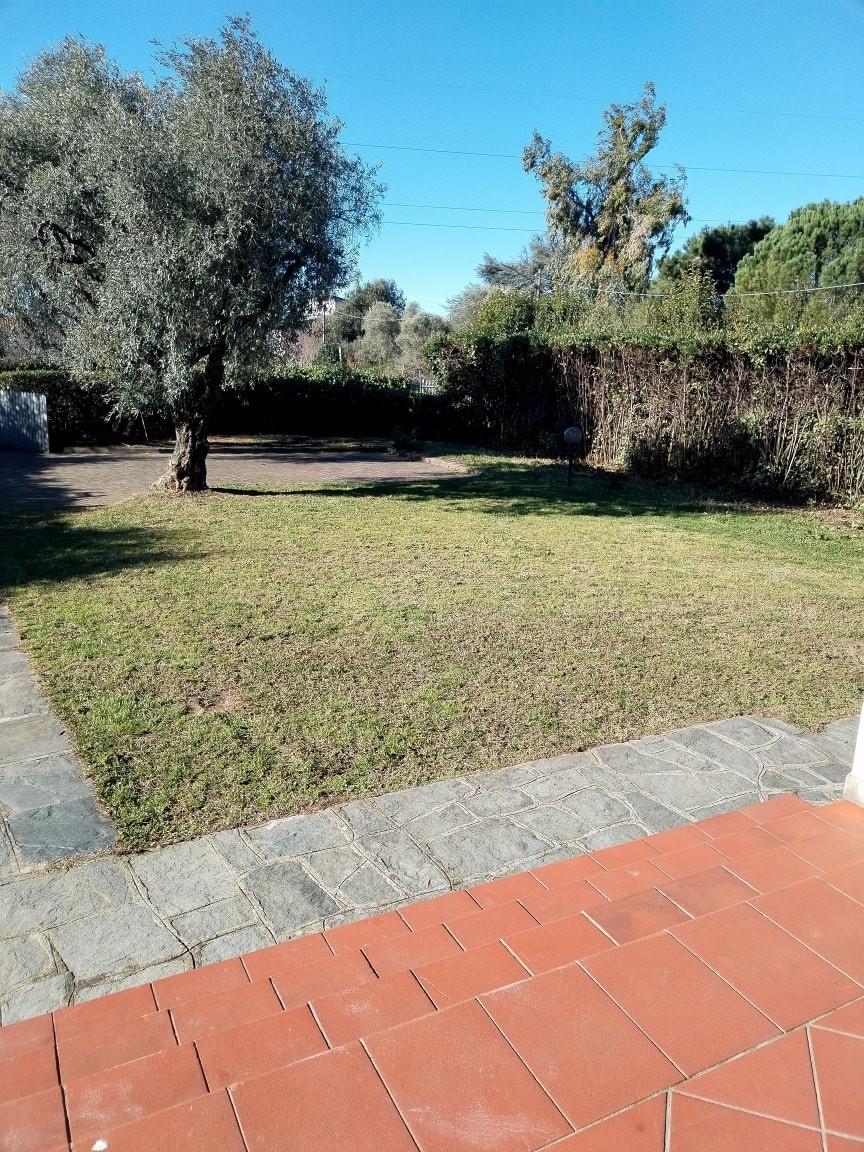 Appartamento con giardino, Massa zona viali
