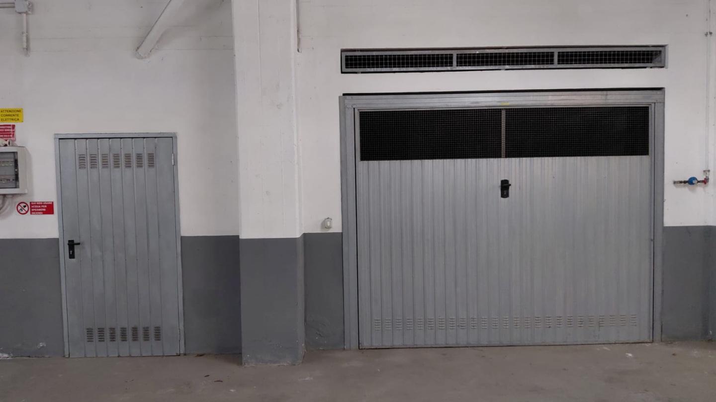 Box/Garage 36mq in vendita a Massa