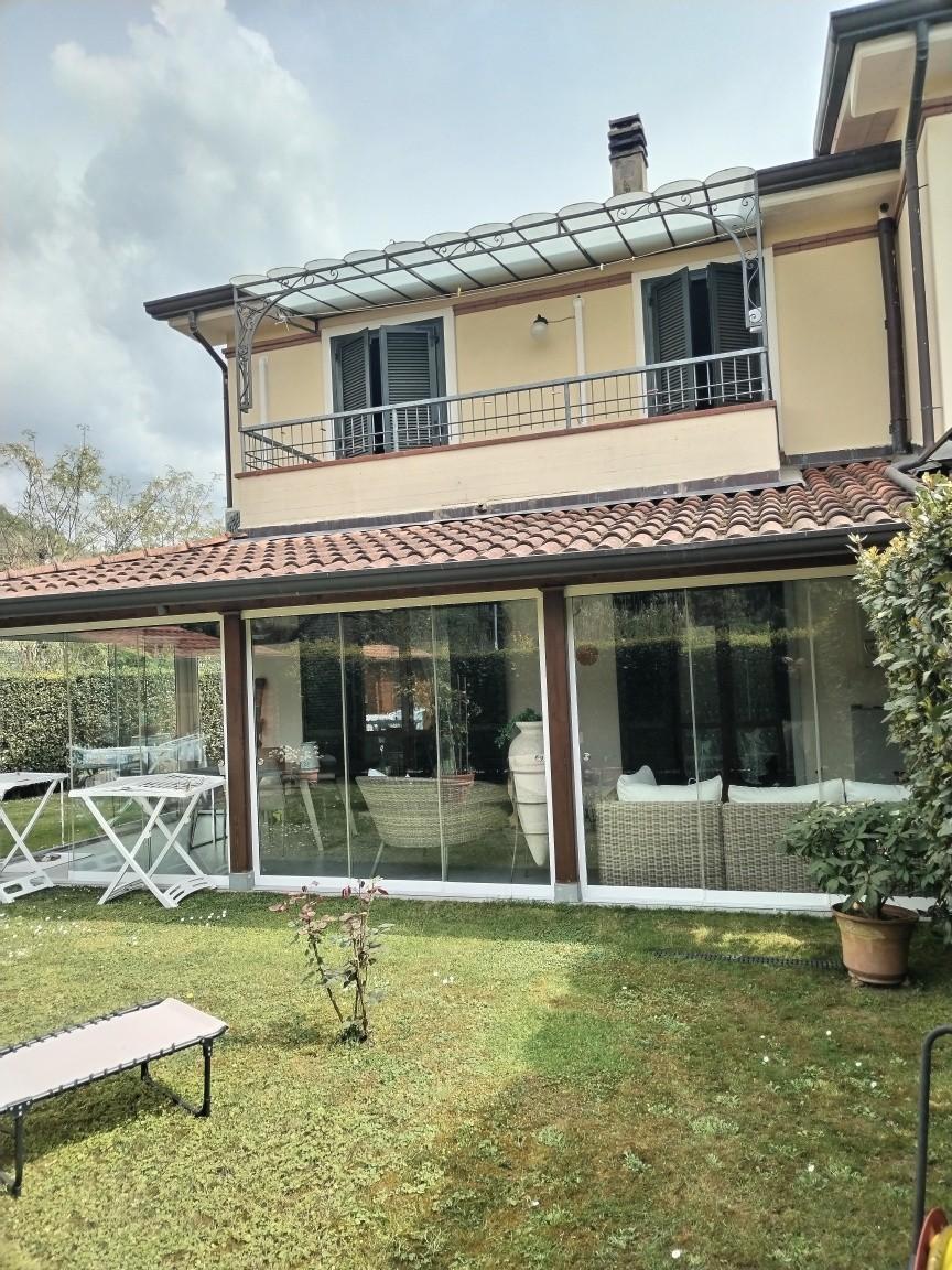 Villa con giardino, Massa romagnano