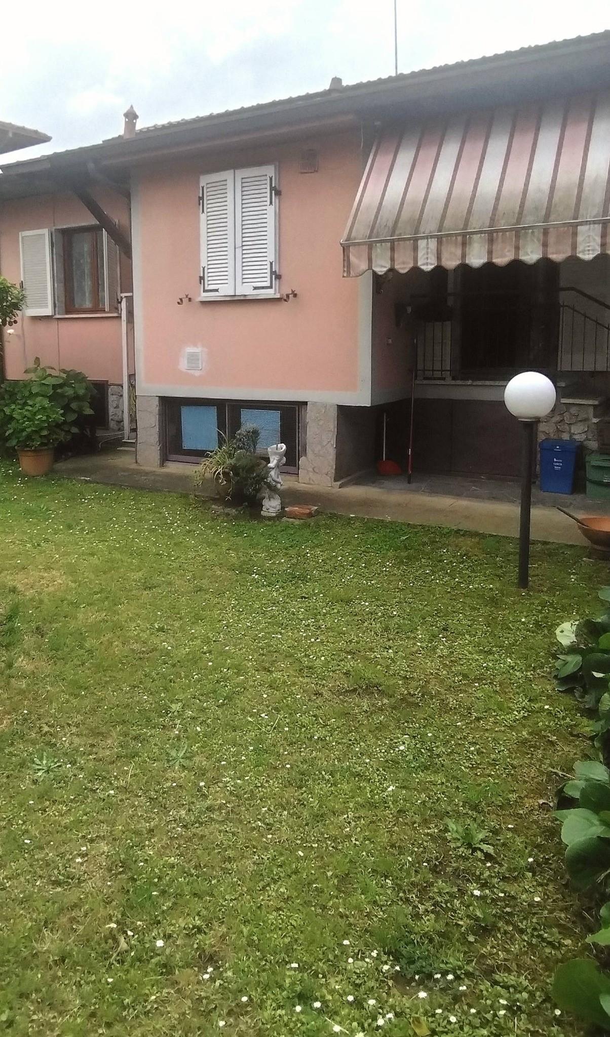 Casa indipendente con giardino a Massa