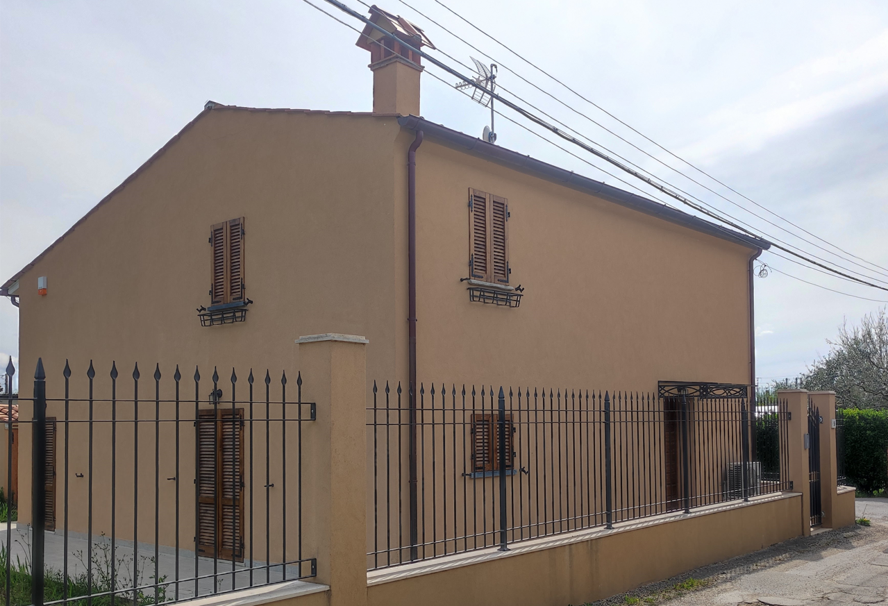 Villa con giardino a Pietrasanta