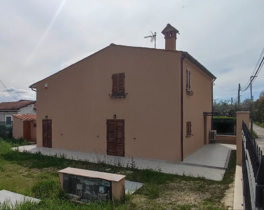 Villa con giardino a Pietrasanta