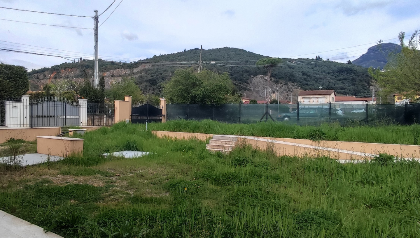 Villa con giardino a Pietrasanta