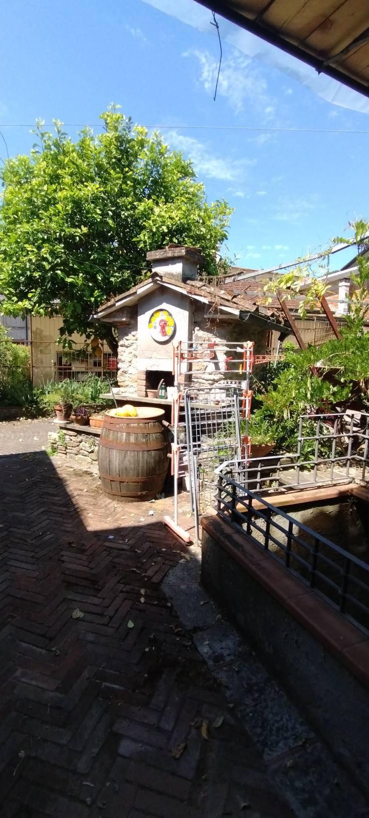 Villa con giardino a Massa