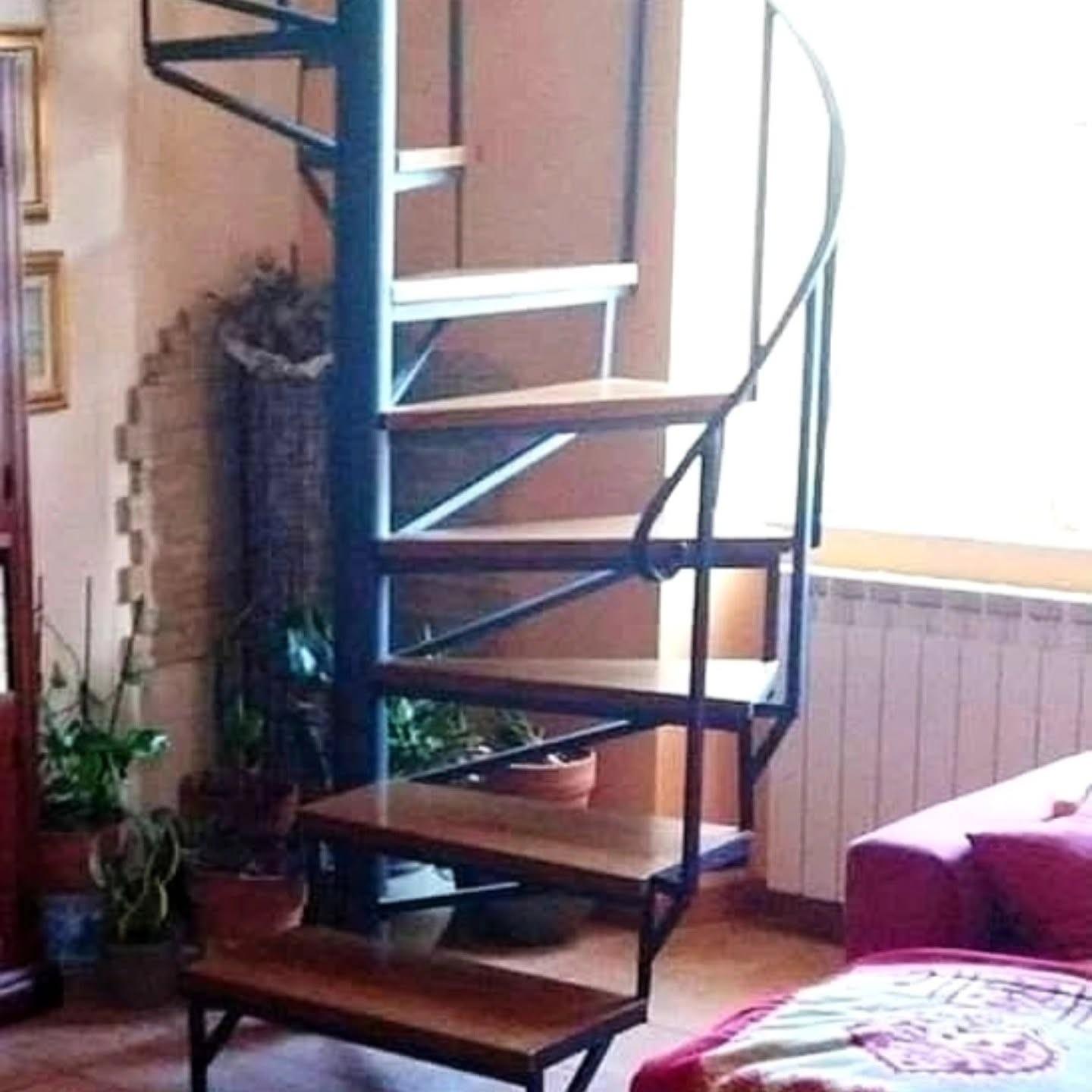 Casa indipendente ristrutturata a Massa