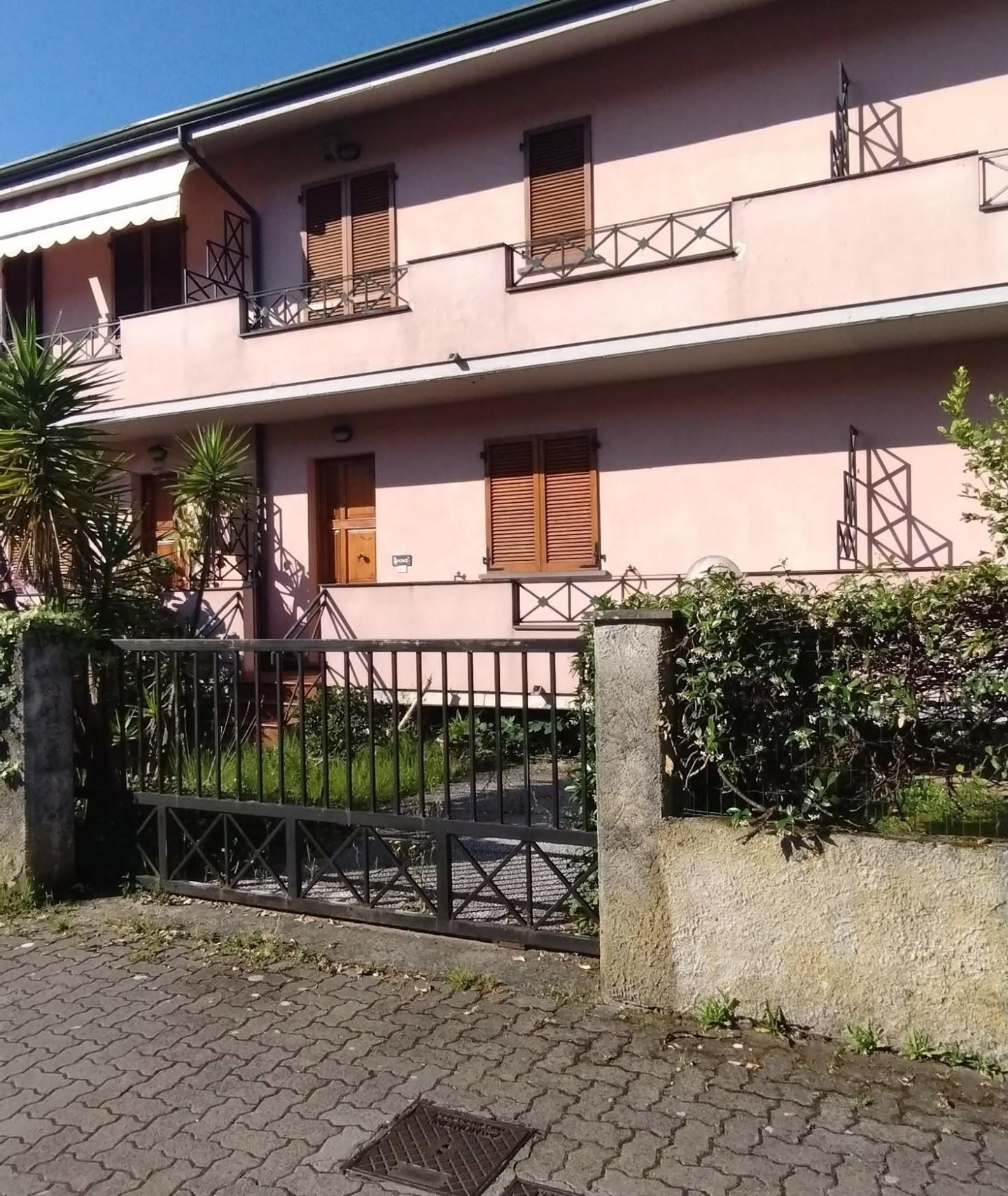Villa con giardino, Massa quercioli