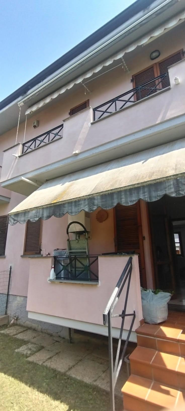 Villa con giardino, Massa quercioli
