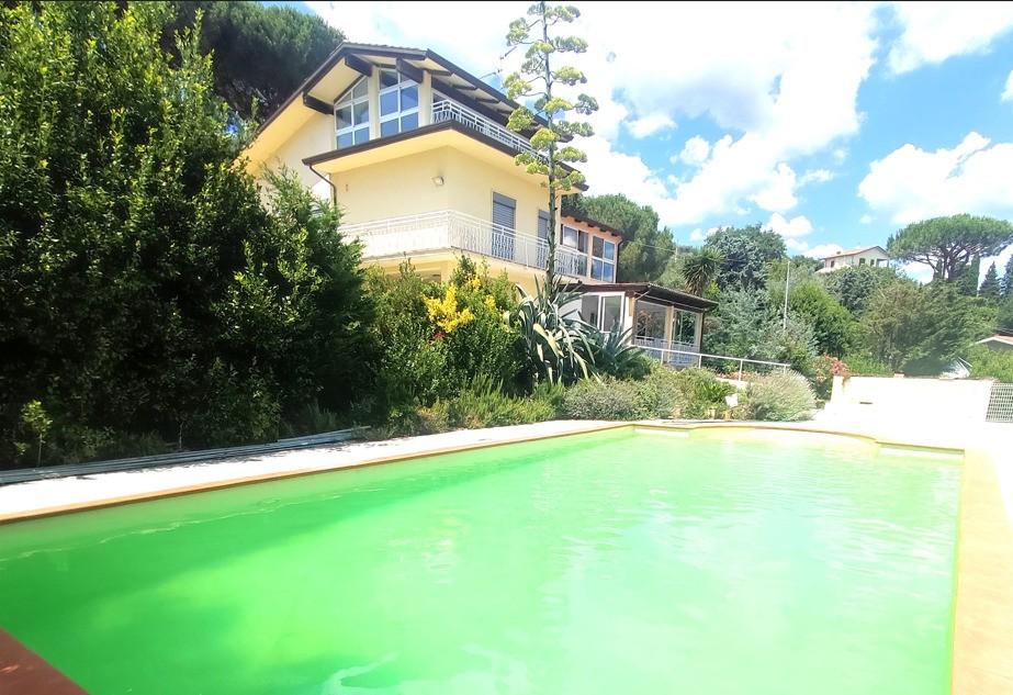 Villa con giardino, Massarosa corsanico