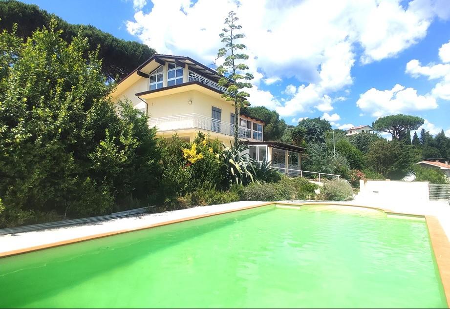 Villa con giardino, Massarosa corsanico