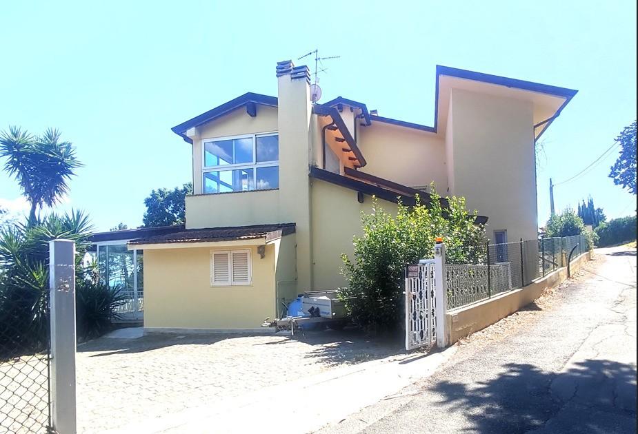 Villa con giardino, Massarosa corsanico