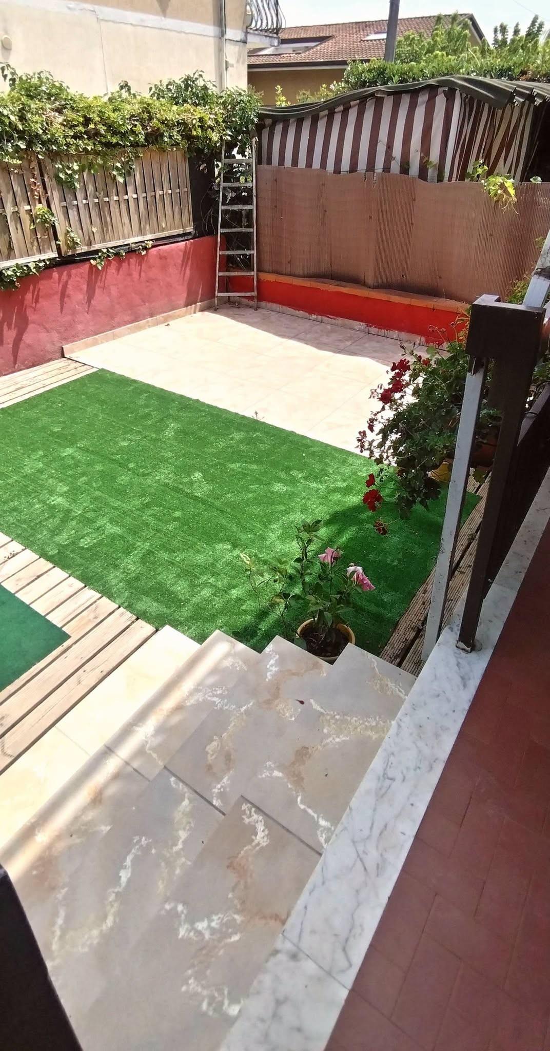 Trilocale con giardino, Massa marina di