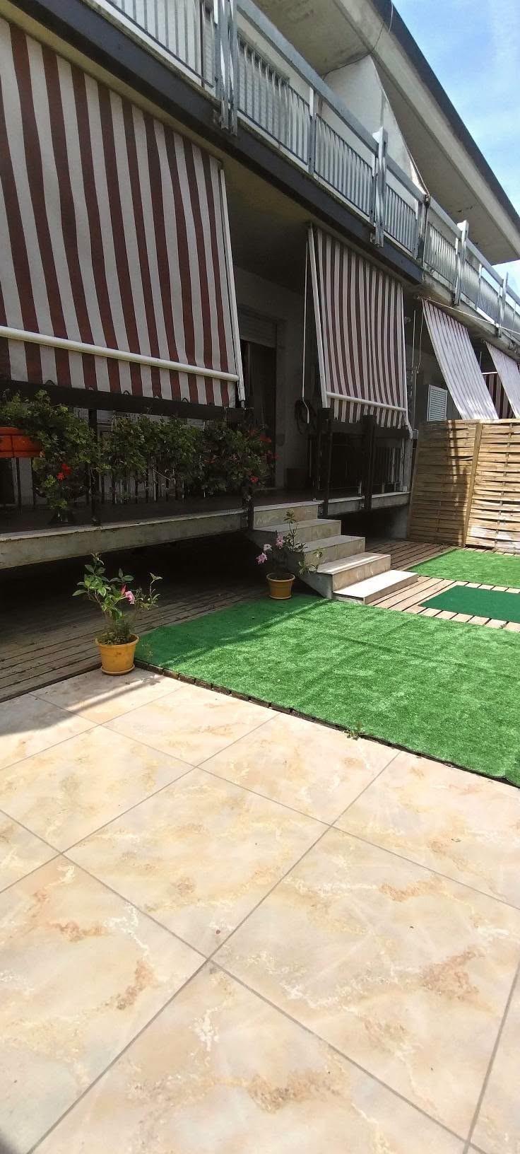Trilocale con giardino, Massa marina di
