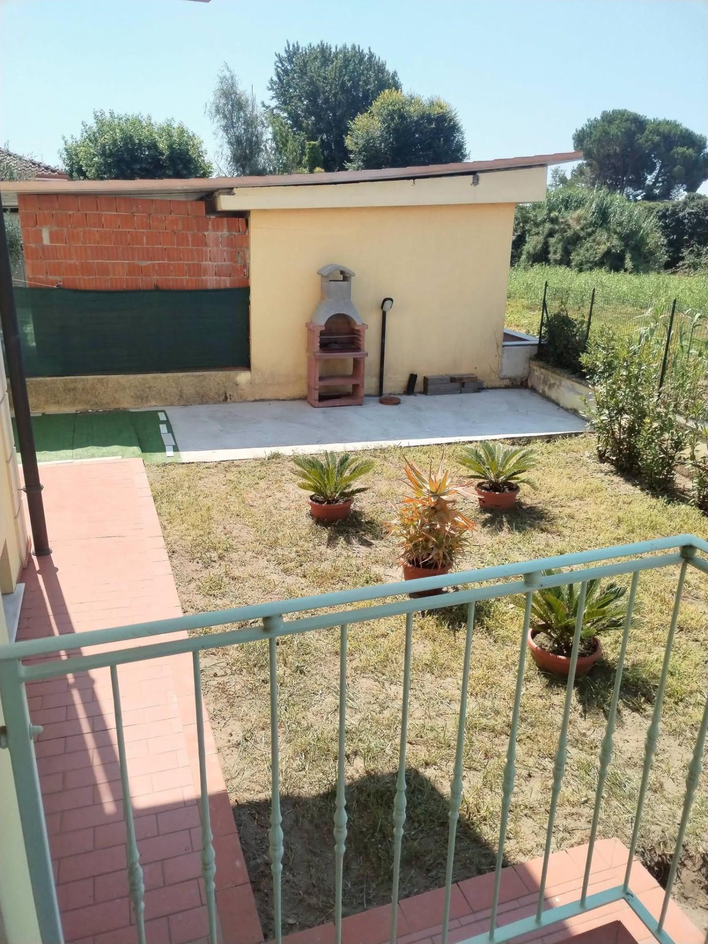 Villa con giardino, Massa partaccia