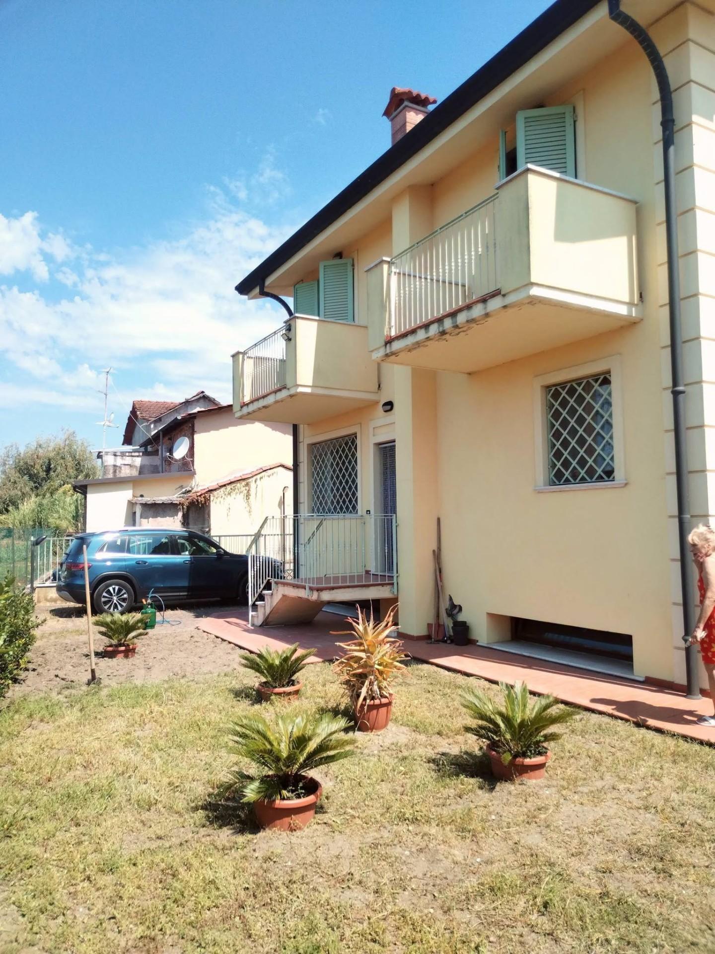 Villa con giardino, Massa partaccia