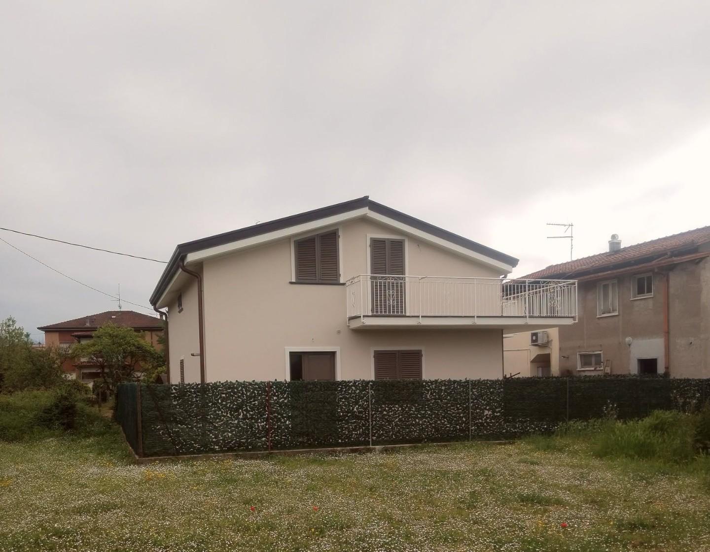 Casa indipendente con giardino, Massa zona viali