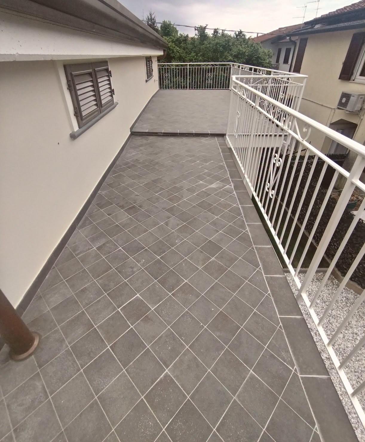 Casa indipendente con giardino, Massa zona viali