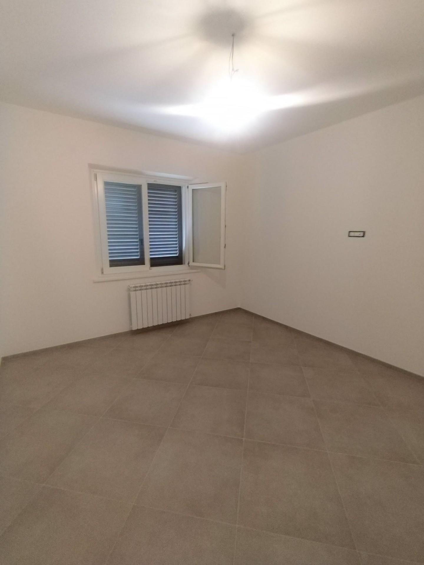 Casa indipendente con giardino, Massa zona viali