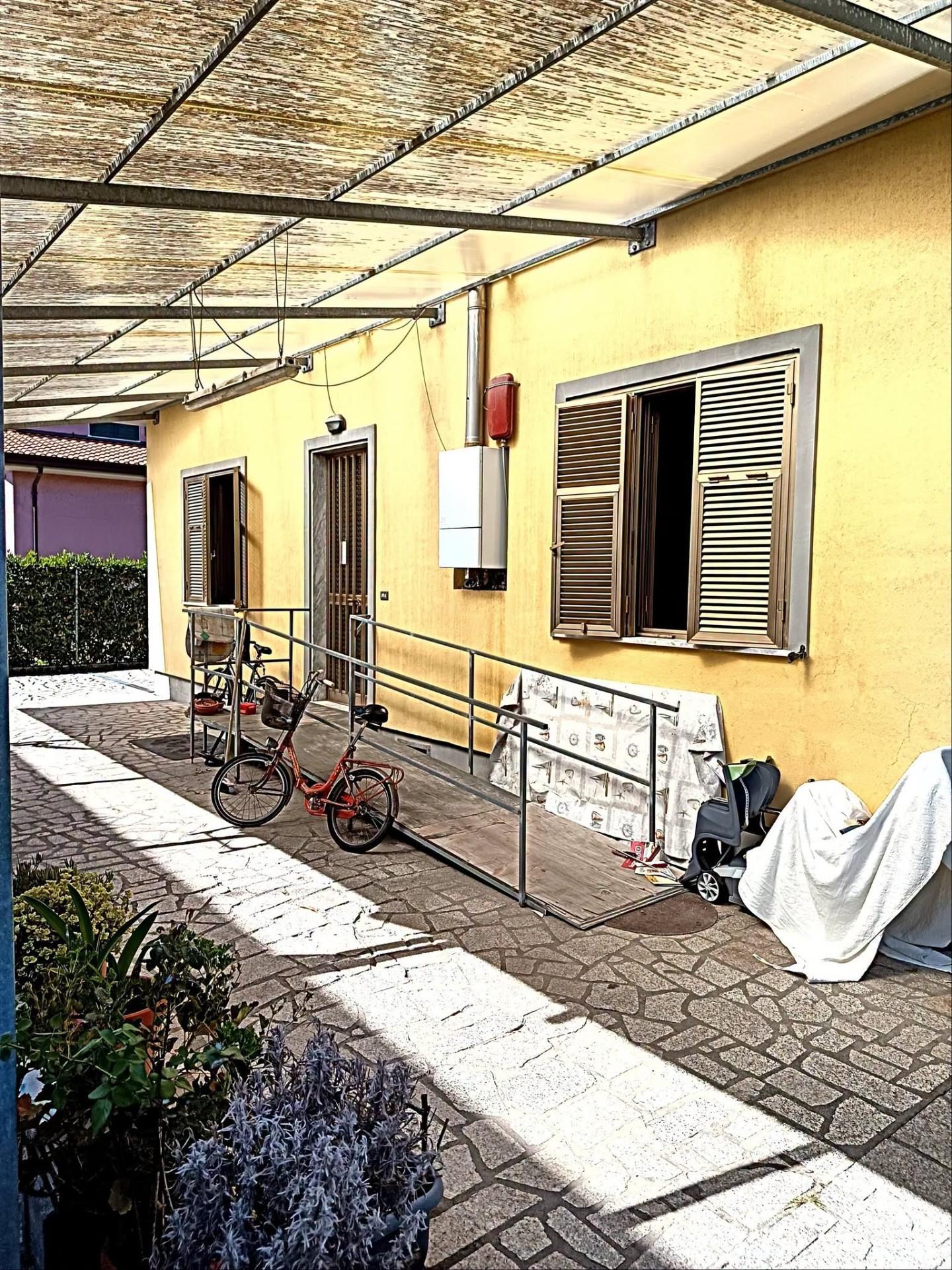 Casa indipendente con giardino, Massa marina di