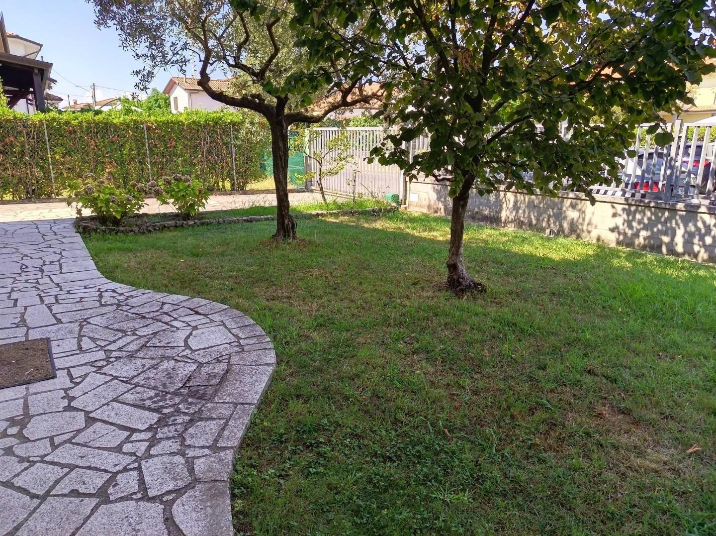 Casa indipendente con giardino, Massa marina di