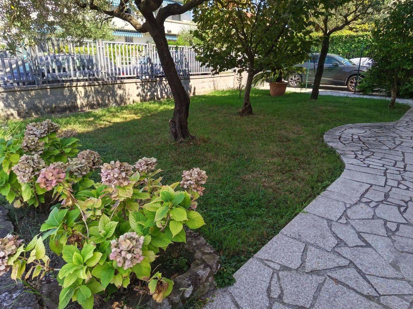 Casa indipendente con giardino, Massa marina di