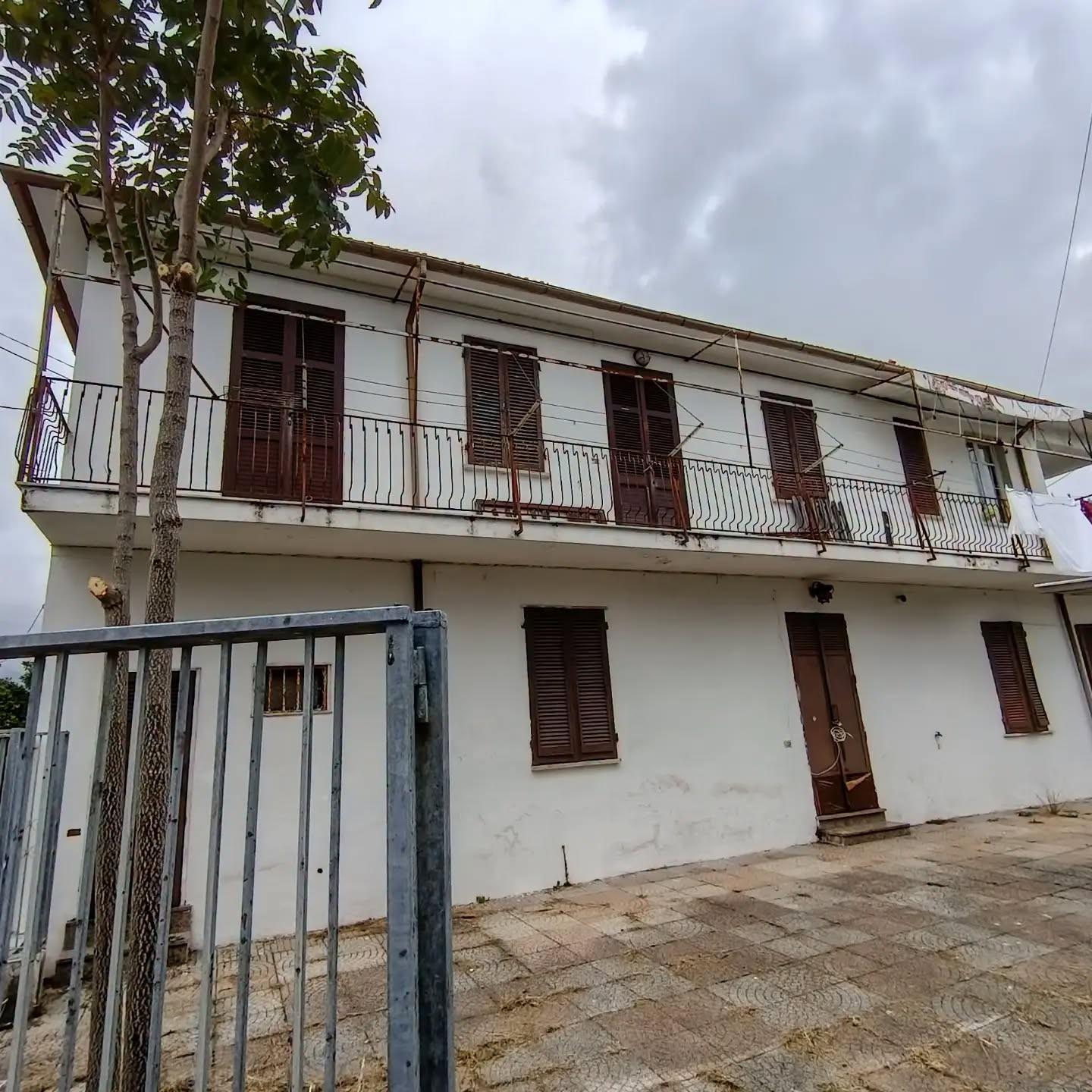 Stabile/Palazzo con giardino, Massa ricortola