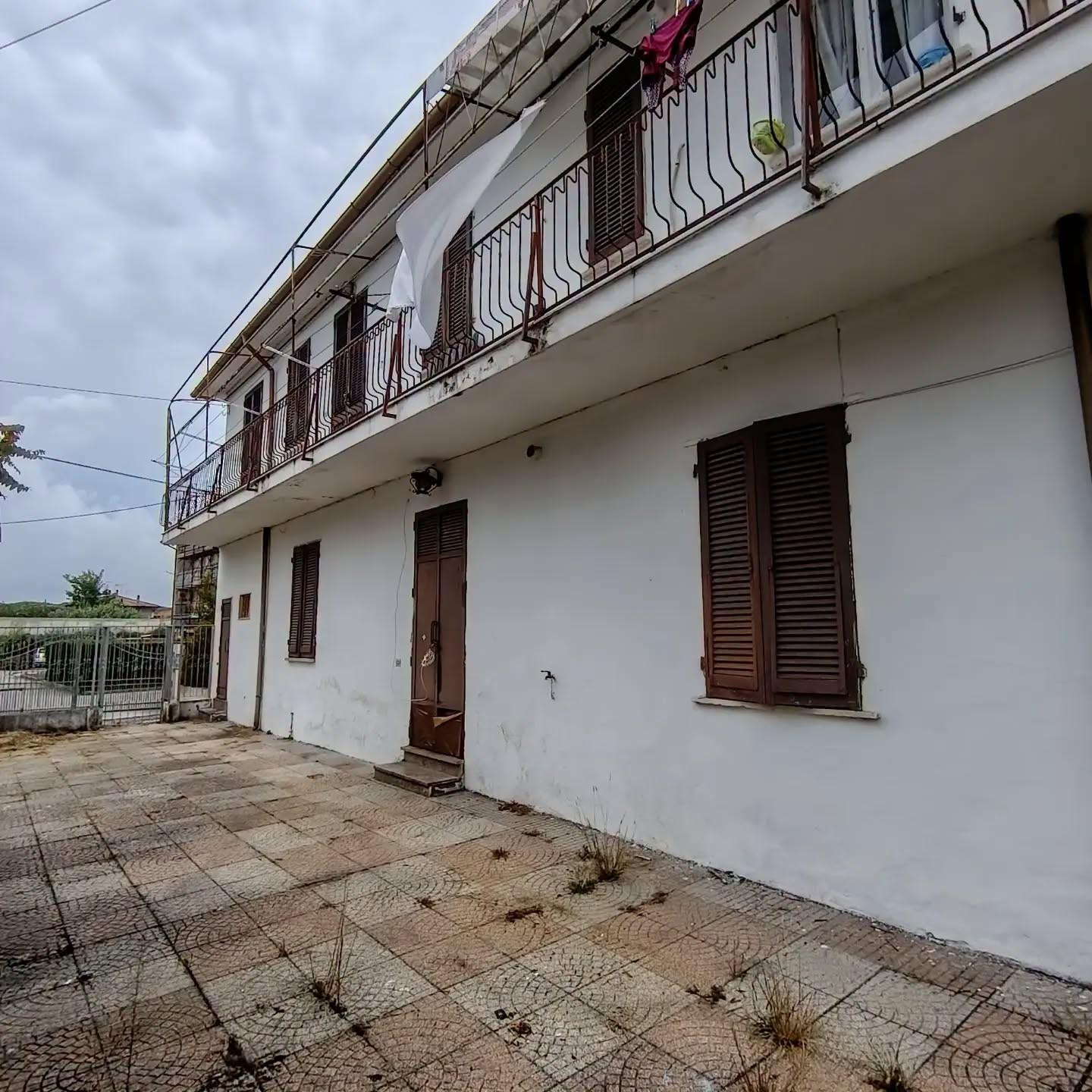 Stabile/Palazzo con giardino, Massa ricortola