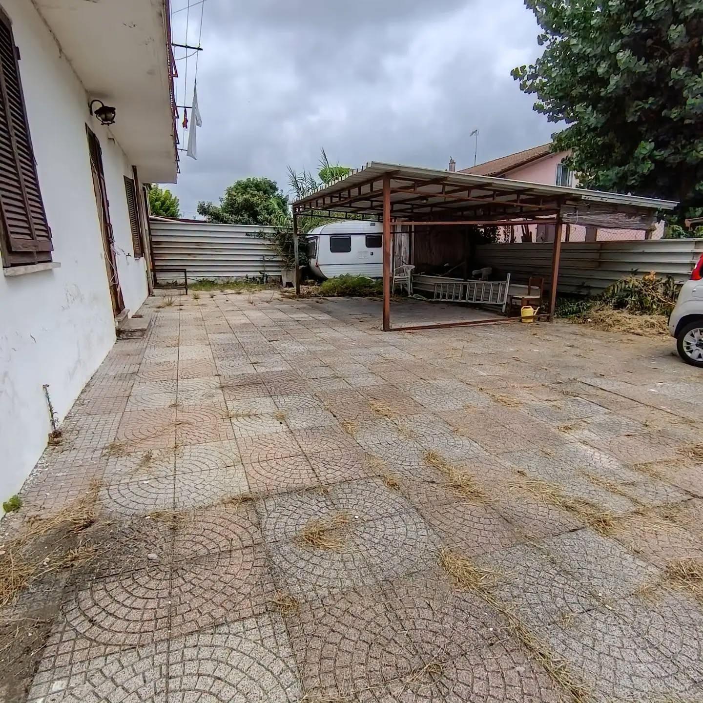 Stabile/Palazzo con giardino, Massa ricortola