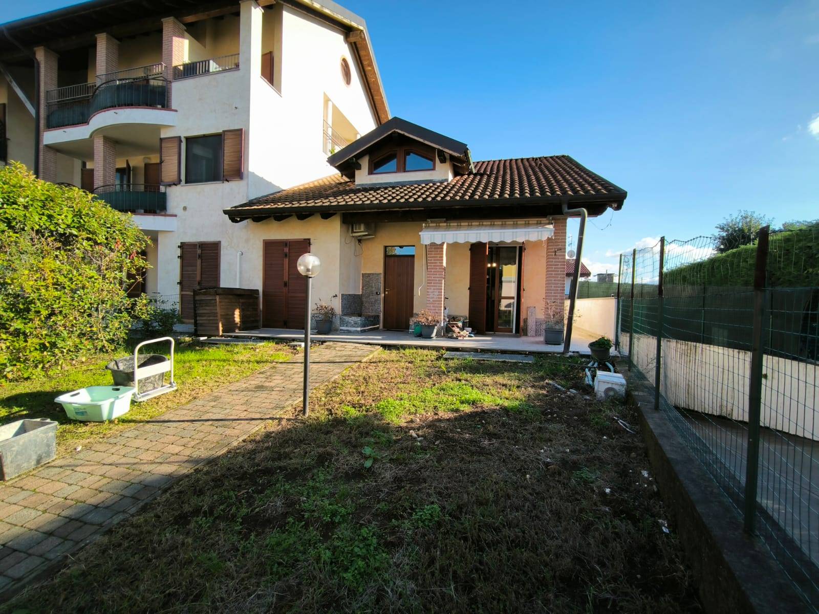 Villa in vendita a Oleggio