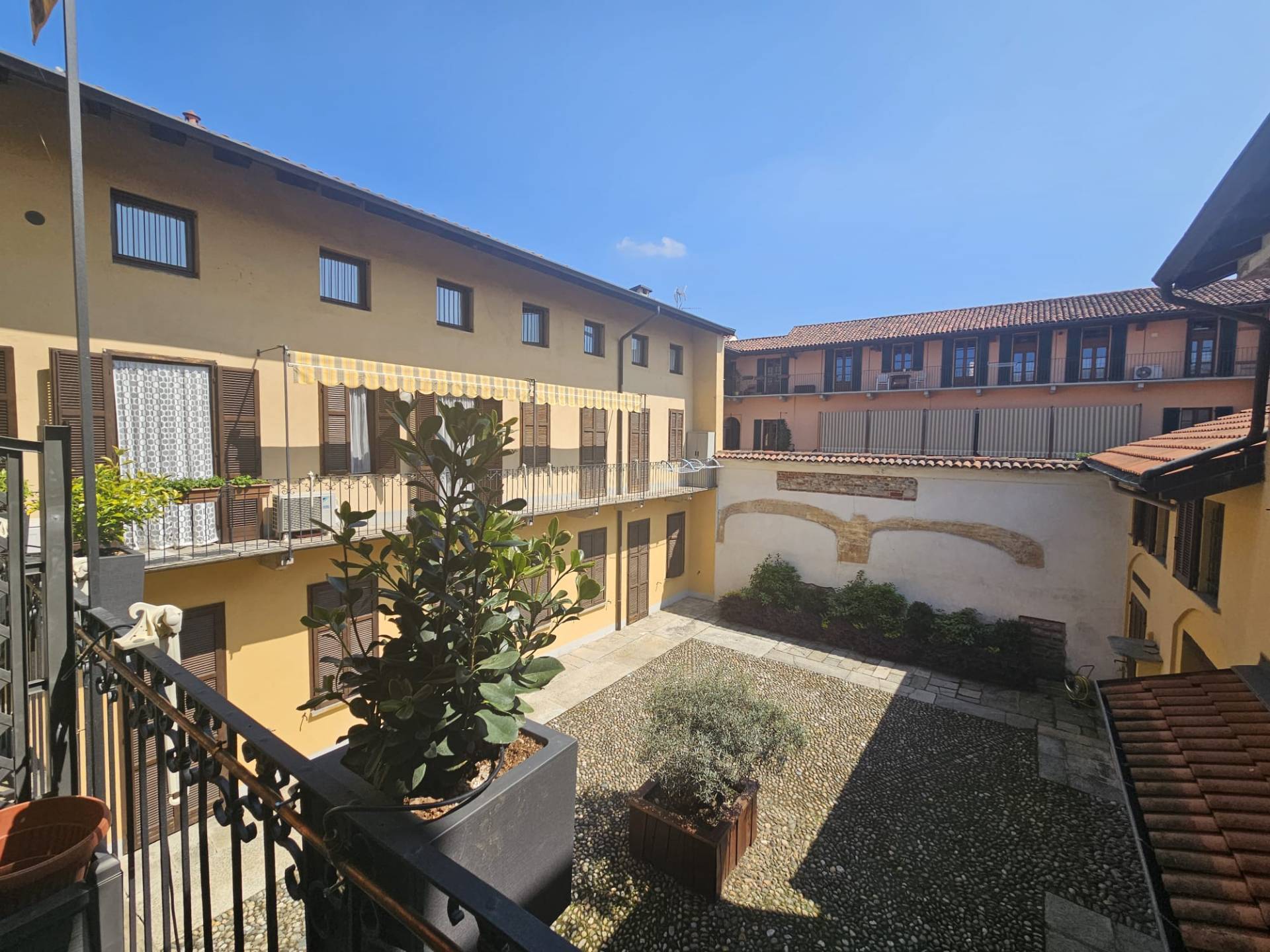 Appartamento in affitto a Oleggio, vicinanze centro