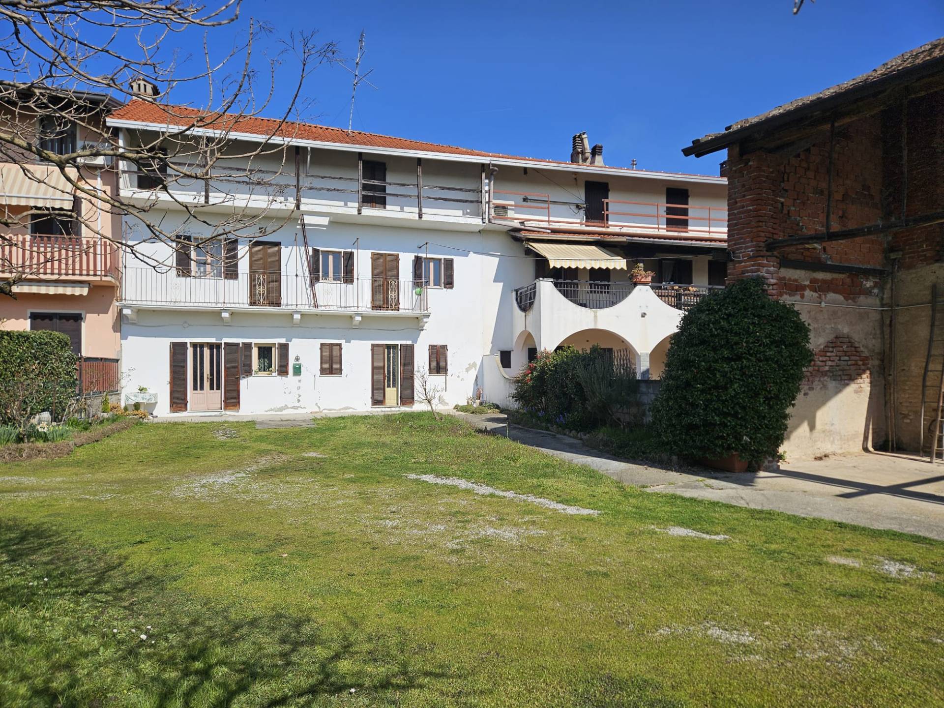 Porzione di cascina in vendita a Oleggio
