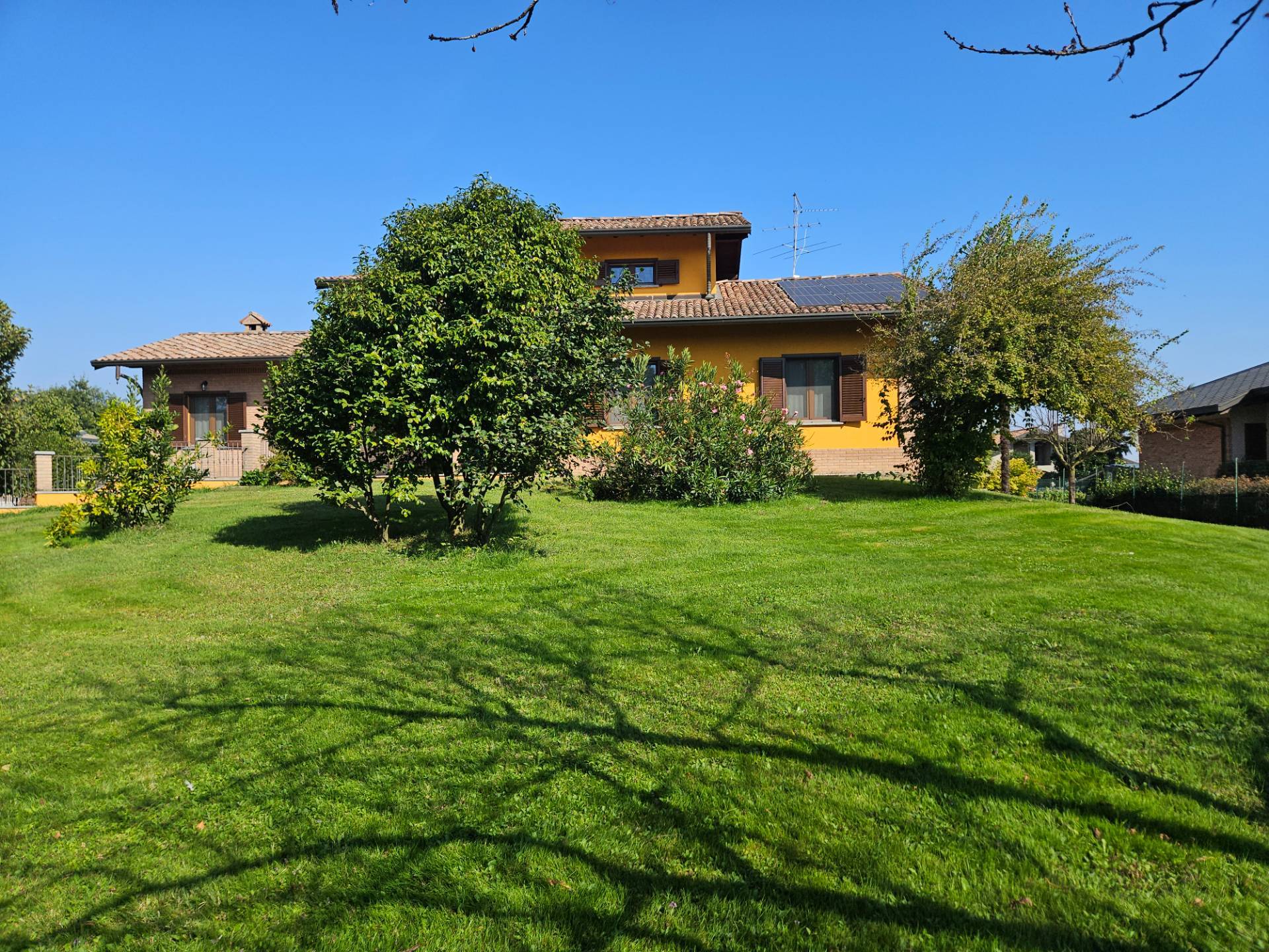 Villa in vendita a Oleggio