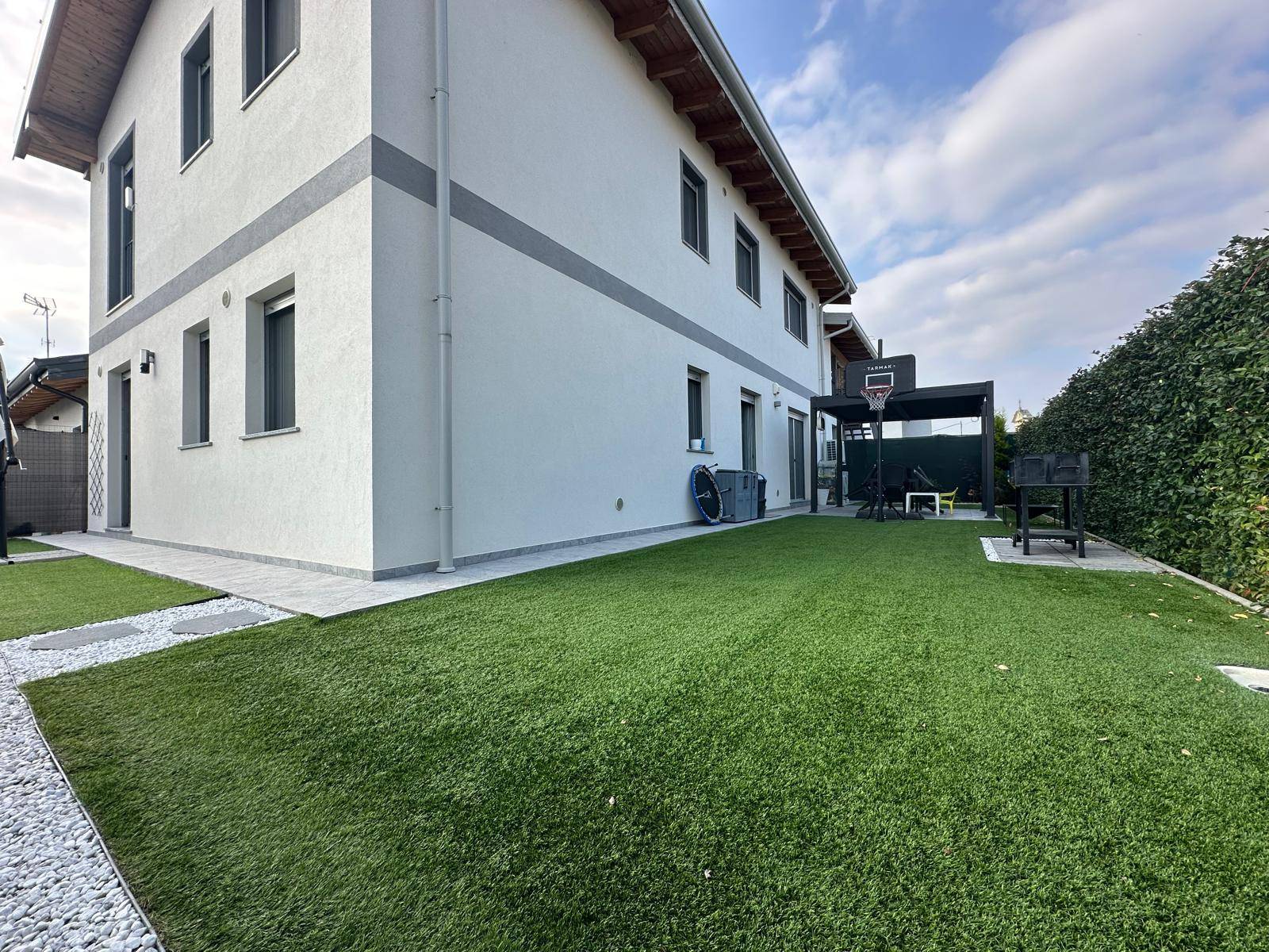 Case semindipendenti in vendita a Oleggio