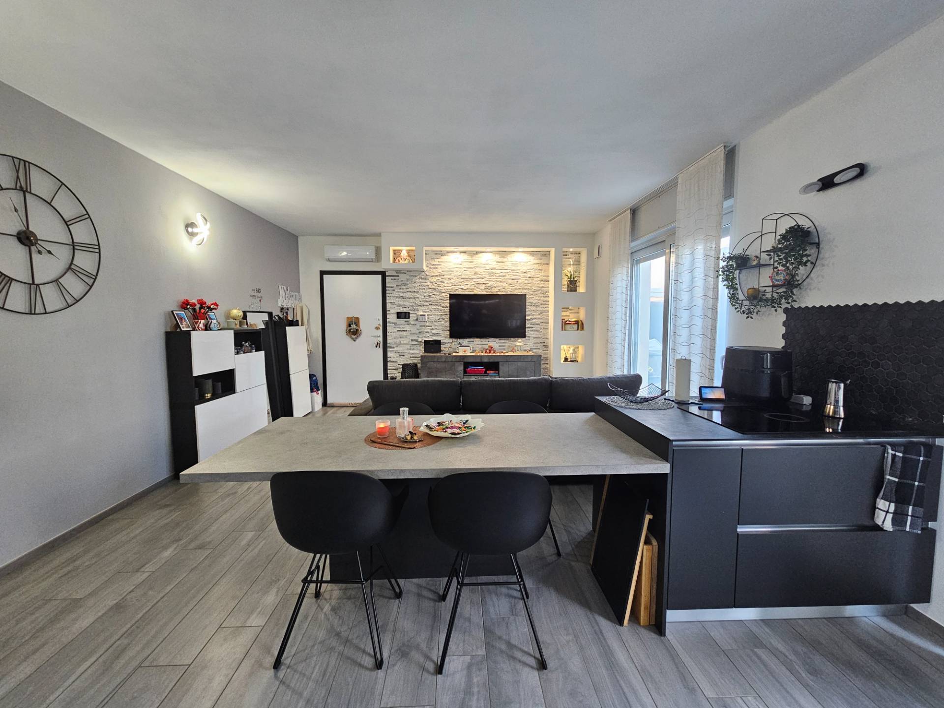 Case semindipendenti in vendita a Oleggio